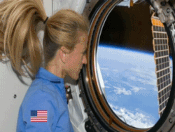 Funny female astronaut sexist joke at PMSLweb.com